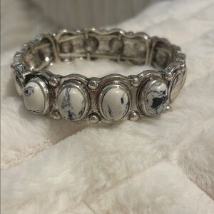 Elegant Silver tone and Howlite stretch Bracelet